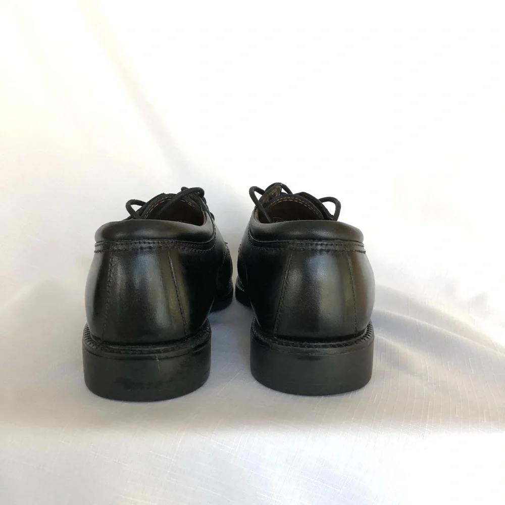 Leather ~  Mens Shoes ~ Dockers ~ Style: Gordon ~ Cordovan Brown Oxfords ~ 10W